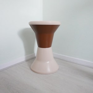 Space Age Design Tulip Stool Tam Tam Stool Hocker Pouf Stool 1970 - Beige Brown Plastic Ottoman