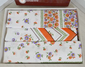 Retro Vintage Flower Tablecloth Tablecloth with 12 Napkins - 1970s - In Orange White - New Old Stock!