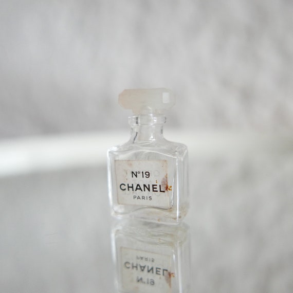 Chanel No 19 Vintage Miniature bottle MINI 2 ml. … - image 3