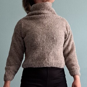 Jersey crop bruin soft light