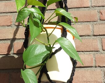 Black hanging planter, Macrame plant hanger, Hanging flowerpot holder, Black Macrame Plant Hanger, Handmade Macrame, Holder with Wood Beads