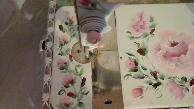 Gorgeous Vintage Sewing Machine Shabby chic hand painted 1901 Singer Sewing Machine Work of Art so French Country perfect hp Pink roses