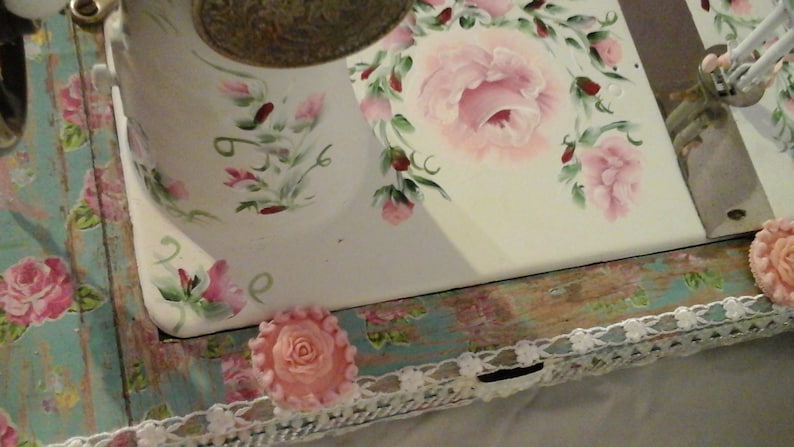 Gorgeous Vintage Sewing Machine Shabby chic hand painted 1901 Singer Sewing Machine Work of Art so French Country perfect hp Pink roses