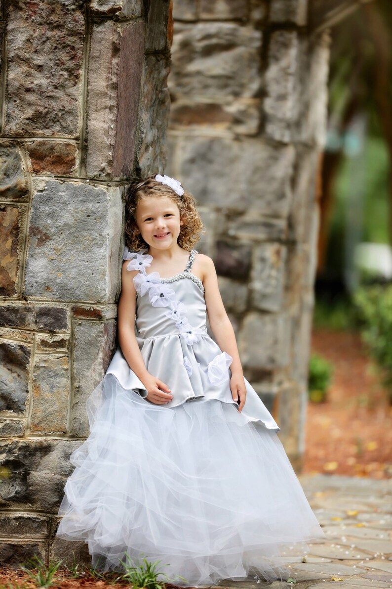 Tulle dress with pearls for flower girl Tutu dress with flowers grey flower girl dress with pearl Grey flower girl dress for weddings