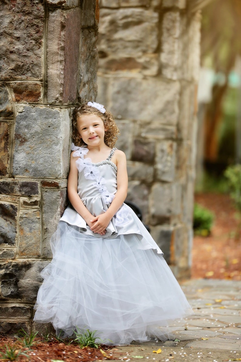 Tulle dress with pearls for flower girl Tutu dress with flowers grey flower girl dress with pearl Grey flower girl dress for weddings