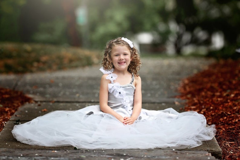 Tulle dress with pearls for flower girl Tutu dress with flowers grey flower girl dress with pearl Grey flower girl dress for weddings