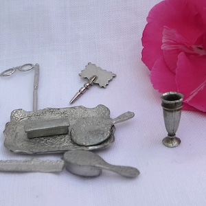 Ladies&#39; vanity pieces by WARWICK MINIATURES