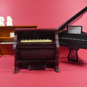 MUSIC Keyboard Instruments