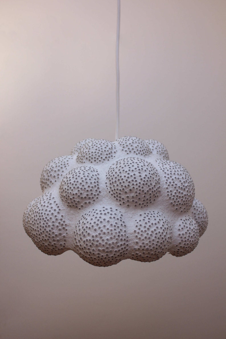 Lámpara colgante Cloud hecha a mano Papel Mache Pendant Light con cuentas de vidrio Hecha de papel de oficina reciclado imagen 2