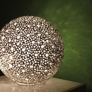 Lampada da tavolo sferica fatta a mano - Lampada da parete con spina - Lampada decorativa - Lampada in carta riciclata fatta a mano - spina di alimentazione: tipo a, tipo c, tipo g