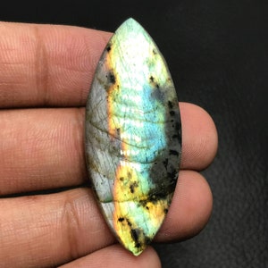 Cabochon in labradorite multi flash... Cabochon marchesa... 45x18x5 mm... 30 ct...#J2979