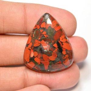 Cabujón de jaspe brecciado rojo... Cabujón de pera... 30x25x6 mm... 31 Cts...#H727