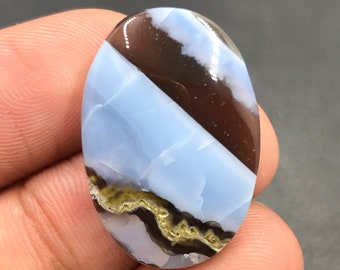 Cabochon bleu opale...Cabochon ovale...27x19x5 mm...19 carats...A#M4835