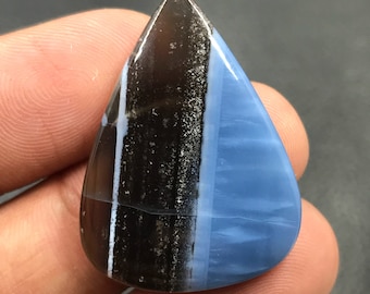 Cabochon bleu opale... Cabochon poire...33x24x6 mm...31 carats...A#M4839