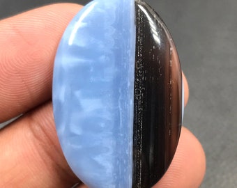 Cabochon bleu opale...Cabochon ovale...34x22x5 mm...32 carats...A#M4831