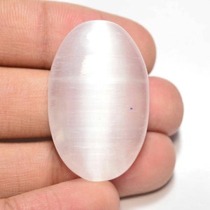 Cabochon de guérison en sélénite... Cabochon ovale... 35 x 22 x 8 mm... 46 Cts... # i2524