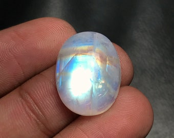 Witte Regenboog Maansteen Cabochon... Ovale Cabochon... 20x16x8 mm... 20 Cts... A#M2072