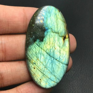 Multi Flash Labradoriet Cabochon... Ovale Cabochon... 51x28x6 mm... 88 Cts...#J2914