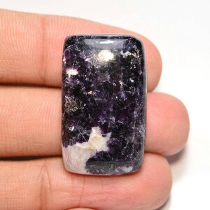 Cabochon en lépidolite lilas... Coussin Cabochon... 30x18x7mm...37Cts...#H3506