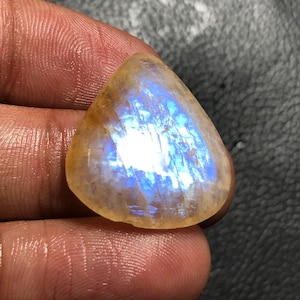 Belomorite Moonstone Cabochon...Pear Cabochon...27x22x6 mm...Cts...A#L2282