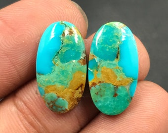 Paire de cabochons turquoises Mohave... Cabochons ovales... 18 x 10 x 3 mm... 10 carats... A#M5063