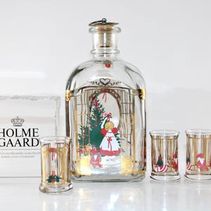 Holmegaard - Lovely vintage Christmas glass bottle and 4 aquavit glasses  - Made in Denmark 1990.