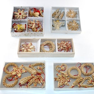 5 Beautiful vintage straw ornament in original boxes - Designed in Denmark.