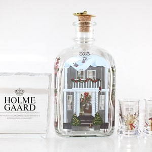 Holmegaard - Christmas bottle and 2 aquavit glasses with adorable decor  - IN ORGINAL BOX  - Designed  in Denmark.