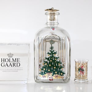 Holmegaard - Beautiful vintage Christmas glass bottle and 2 aquavit glasses - Made in Denmark 1985.