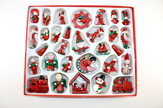 Made in wood Made in Denmark. IN ORGINAL BOX 30 beautiful Christmas vintage ornaments