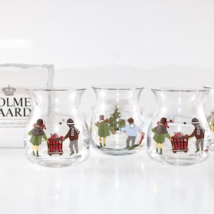 Holmegaard - 4 Lovely glass candleholders with a lovely Christmas decor  -  IN ORIGINAL BOX  -  Designed in Denmark.