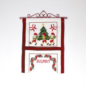 Danish vintage embroidered christmas wall hanging for christmas cards - Made in Denmark 1960.