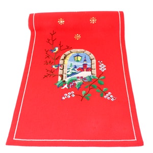 Danish vintage christmas embroidered table runner with beautiful decor  - Made in Denmark 1960.