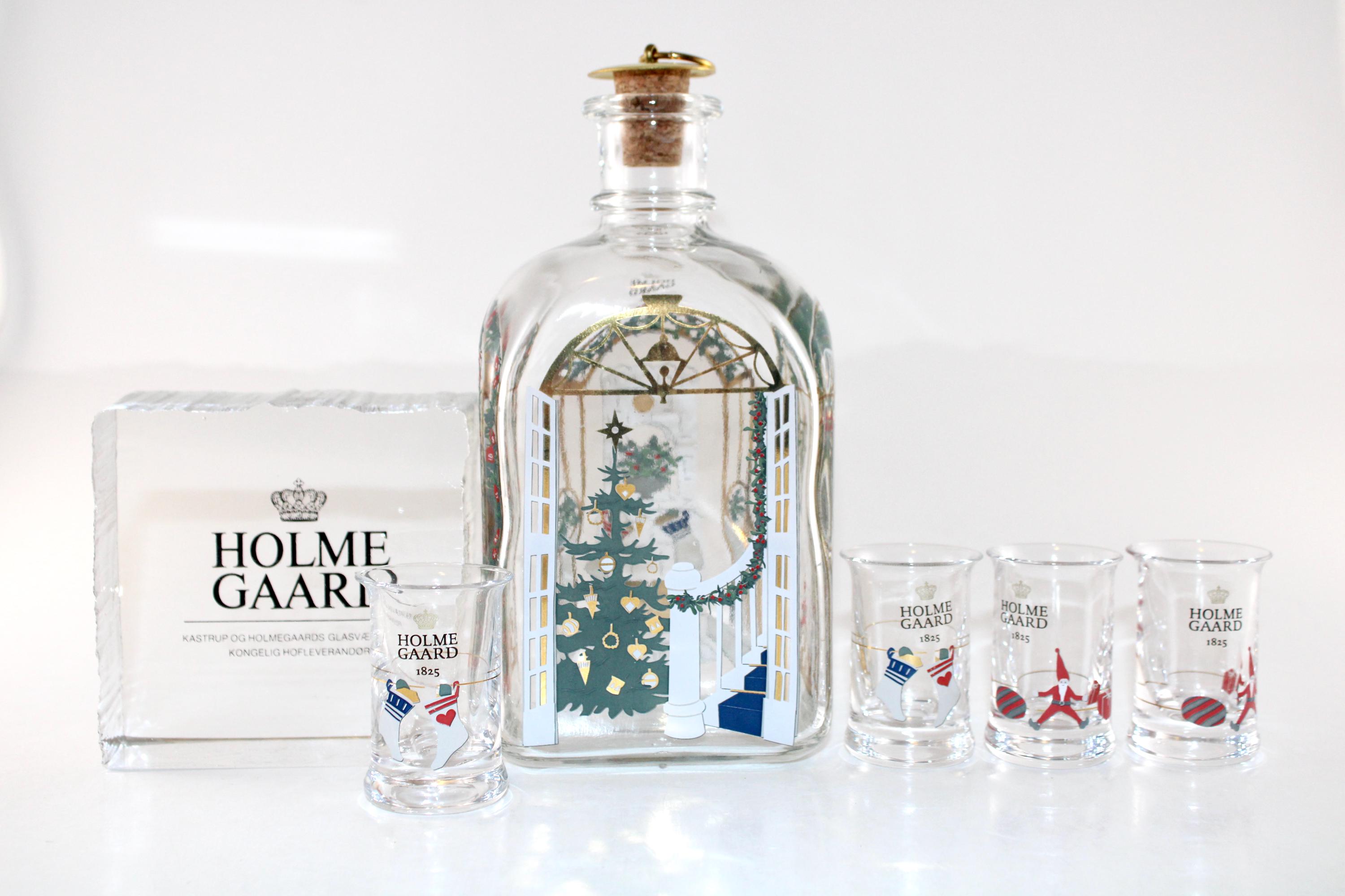 Holmegaard - Lovely Christmas Bottle and 4 Aquavit Glasses - IN