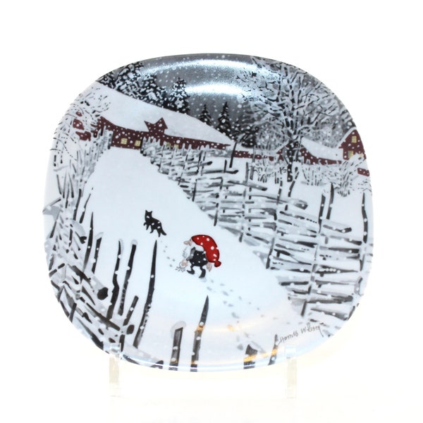 Lovely Christmas plate - Produced by Guldkroken  - Designed by Harald Wiberg  - Made in Sweden 1990.
