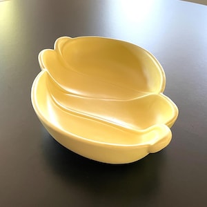 Vintage Haeger Ceramic Leaves Low Bowl in Pale Matte Yellow