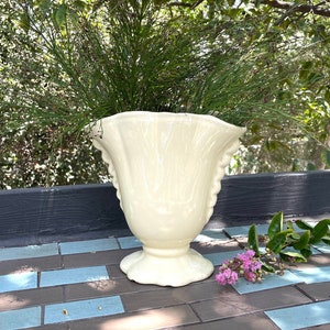Vintage Fluted Vase with Ribbons in Pale Gloss Yellow - Chips