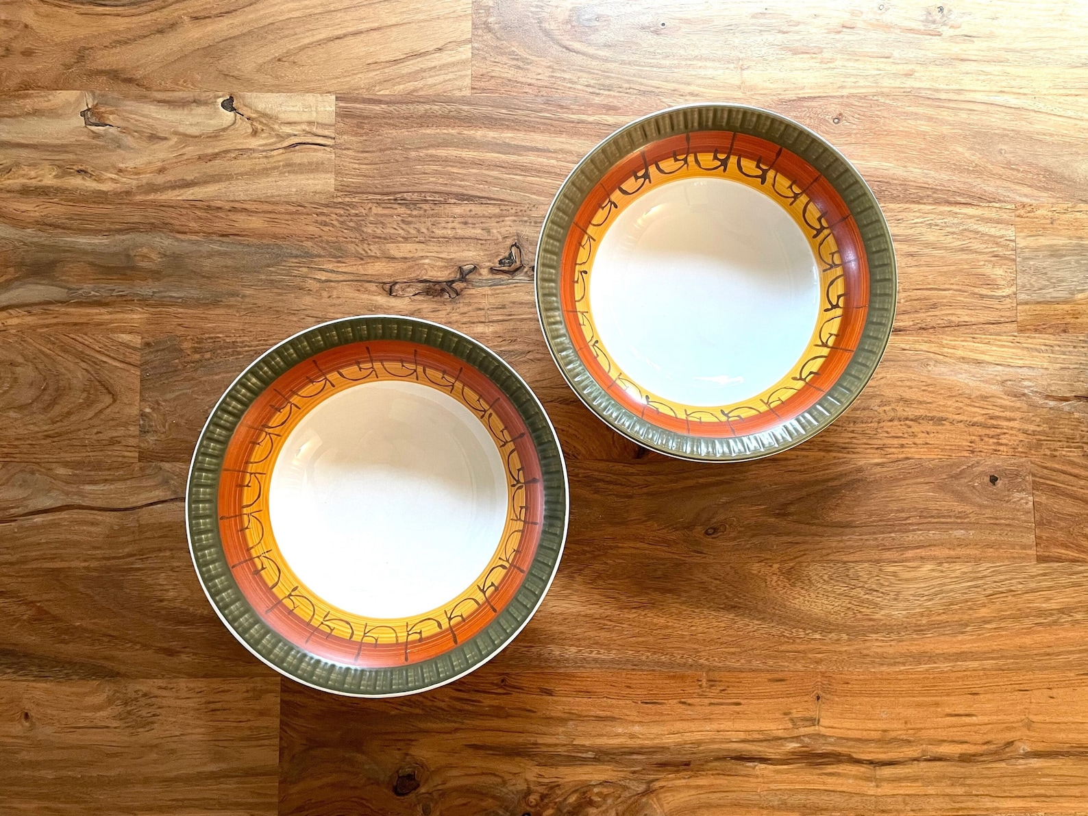 Set of 2 Vintage Serving Bowls