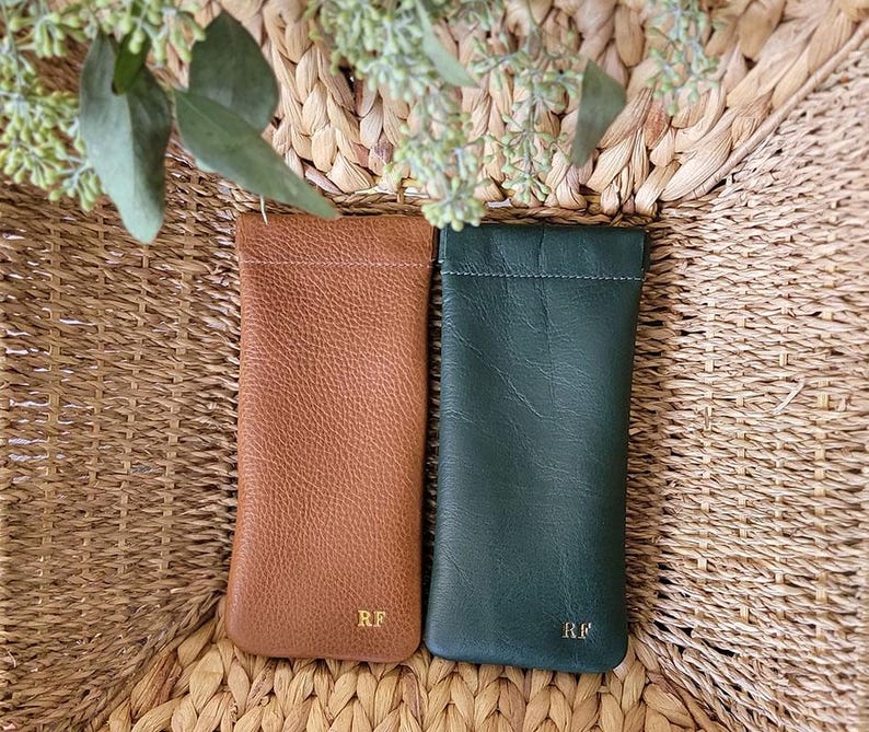Personalized Leather Glasses Case, Full Grain Leather Eyewear Protector, Custom Sunglasses Sleeve for Him and Her. Sunglasses case • leather glasses case • eyeglasses case • glasses pouch • custom soft eyeglasses case • Reading glasses case.