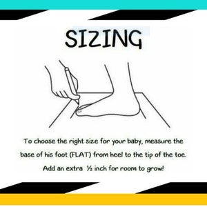 Puede incluir: Ilustraci&oacute;n que muestra c&oacute;mo medir el pie de un beb&eacute; para la talla de zapatos. La palabra "SIZING" est&aacute; en la parte superior. El texto indica que se mida el pie desde el tal&oacute;n hasta la punta del dedo y se a&ntilde;ada 1,27 cm para el crecimiento.