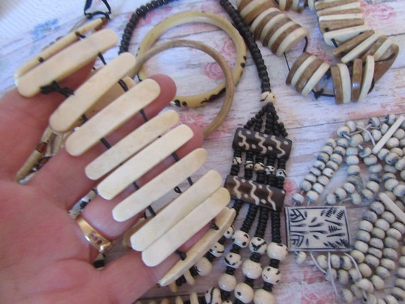 Vintage assorted bone jewellery, wearable, repair… - image 5