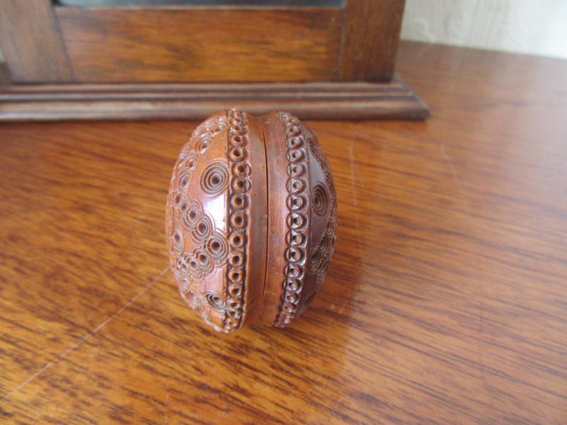 Vintage Olive Wood Hand Carved Trinket Box. Round Screw Top Highly