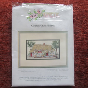 Neue Kinetic Kreuzstichpackung, Stickpackung 10,5 x 14 cm mit Kreuzstichpackung Hatchet Inn (vorsortiert)