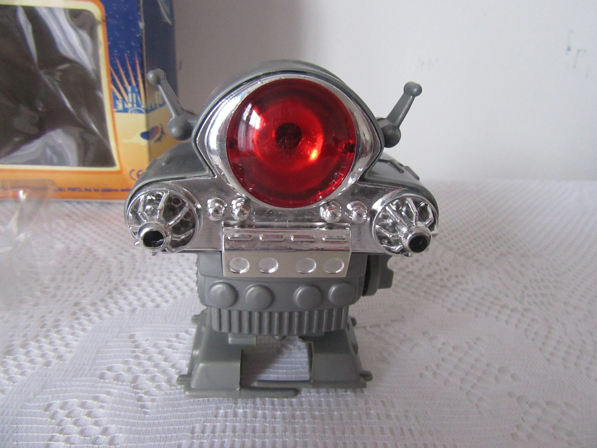 Cyclops Sparking Walking Mechanical Robot. Item No 10074