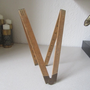 Altes Metermaß zum klappen aus Holz. Hergestellt in England. Buchsbaum FWW No48. Zoll/Yard-Maßstab mit Messing-Scharnier und -Enden.