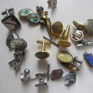 Antique/vintage tie studs and odd cufflinks. 21 x items.