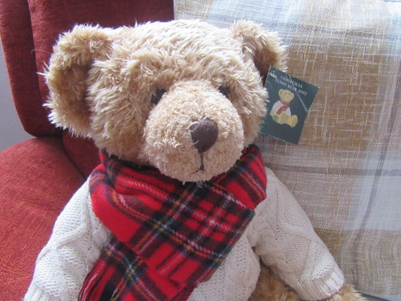Harrods of Knightbridge 2002 Christmas Bear. Foot Dated 13