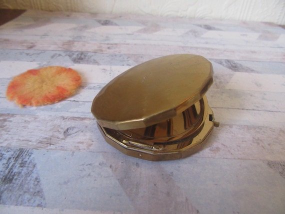 Yardley c1940s compact and mirror. Handbag mirror compact. Round gold-tone/brass collectible vanity. Lacquered brass. Vanity handbag mirror.