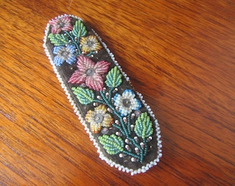 c1880s Viktorianische Mikroperlen-Brillenhülle.  Doppelseitig gesticktes Blumenmuster, offenes Lupengehäuse. Seltenes Sammlerstück.