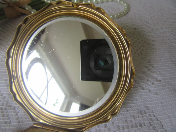 Stratton Queen convertible compact. Scalloped edg… - image 8